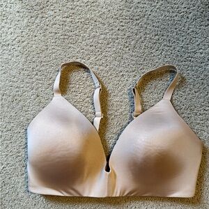 SKIMS Soft Beige Bra